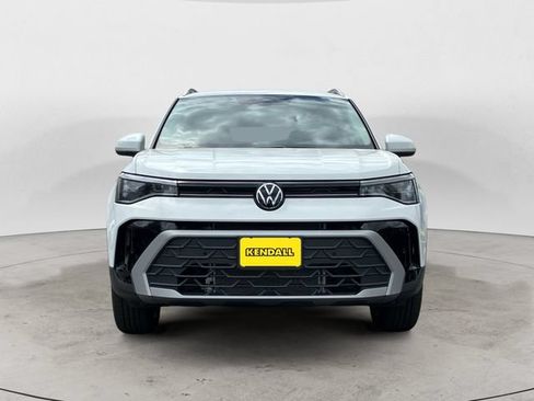Certified 2025 Volkswagen Taos SE w/ Panoramic Sunroof Package AWD/4WD image 8