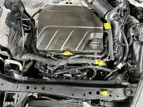 Used 2025 Chevrolet Trax LT FWD image 31