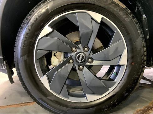 Used 2025 Nissan Rogue SV AWD/4WD image 9