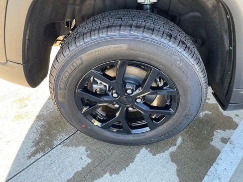 New 2026 Jeep Grand Cherokee Altitude AWD/4WD image 10