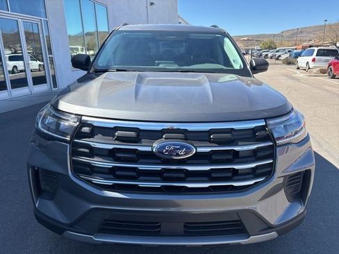 Used 2025 Ford Explorer Active image 7