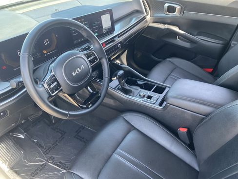 Certified 2025 Kia Sorento S w/ Panoramic Sunroof Package FWD image 16