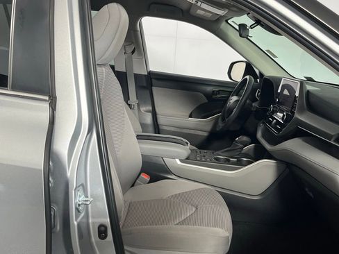 Used 2023 Toyota Highlander LE image 32