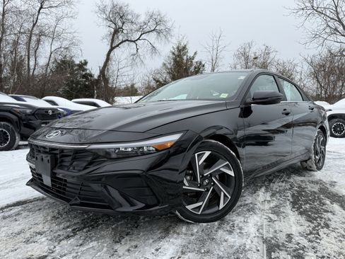 Used 2024 Hyundai Elantra Limited image 1