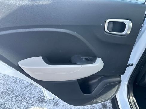 Certified 2023 Hyundai Venue SEL image 17