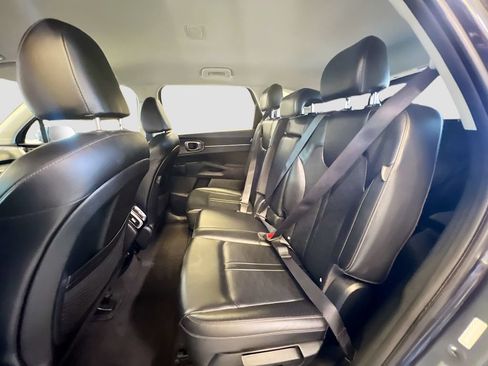 Used 2024 Kia Sorento S FWD image 23