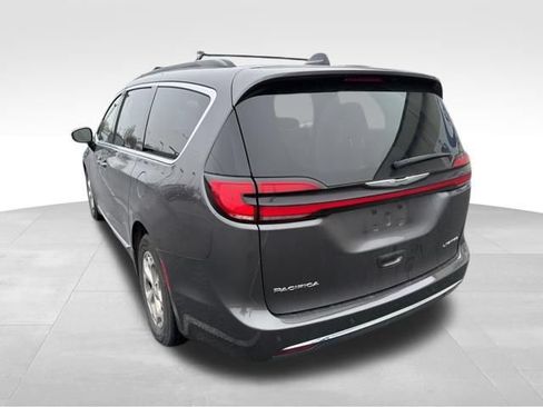 Used 2023 Chrysler Pacifica Limited FWD image 8