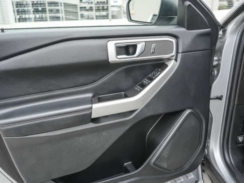Used 2022 Ford Explorer XLT w/ Equipment Group 202A RWD image 19