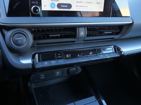 Certified 2025 Toyota Prius LE image 24