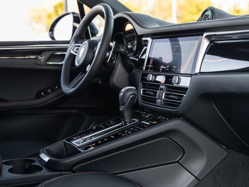Certified 2026 Porsche Macan S AWD/4WD image 45