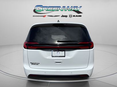 New 2026 Chrysler Pacifica Select