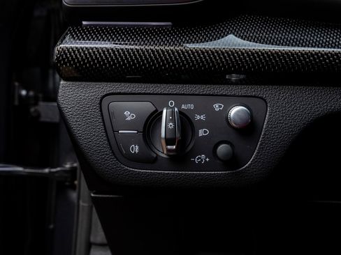 Used 2024 Audi SQ5 Prestige image 17