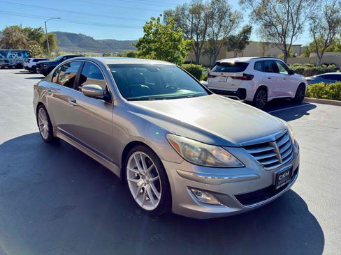 Used 2012 Hyundai Genesis 5.0 RWD image 6