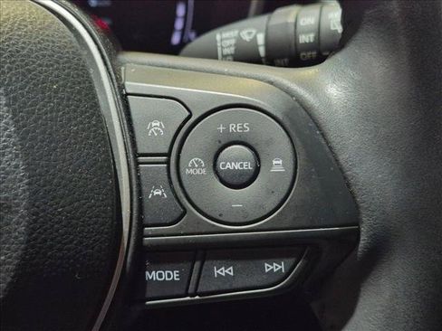 Used 2023 Toyota Corolla Cross XLE w/ Convenience Package FWD image 15