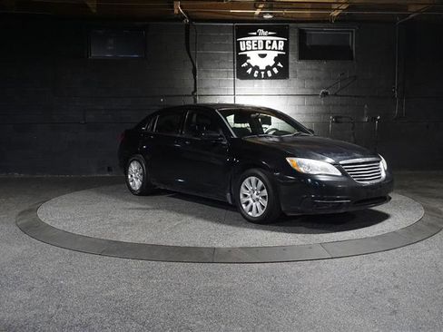 Used 2014 Chrysler 200 LX image 7