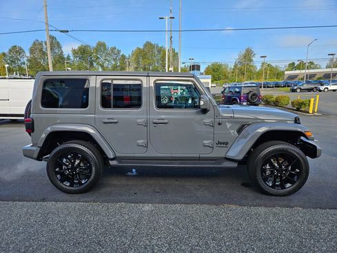 Used 2022 Jeep Wrangler Unlimited Sahara image 11