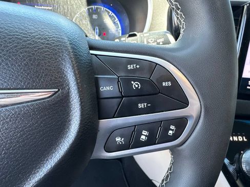 Used 2024 Chrysler Pacifica Touring-L FWD image 20