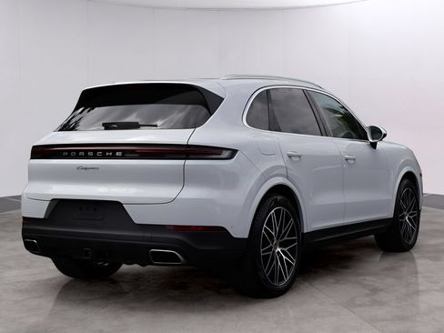 Certified 2024 Porsche Cayenne AWD/4WD image 8