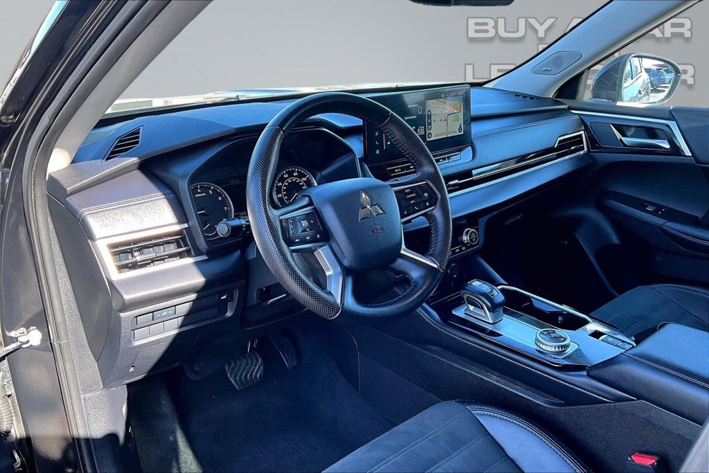 Used 2025 Mitsubishi Outlander SE AWD/4WD image 14
