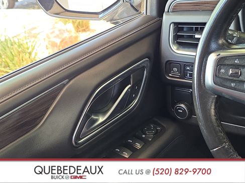 Used 2022 Chevrolet Suburban LT RWD image 18