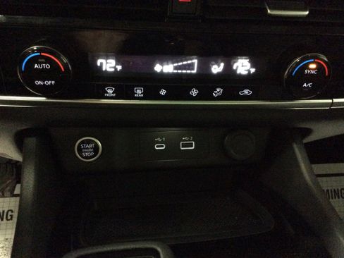 Used 2022 Nissan Rogue SV AWD/4WD image 26