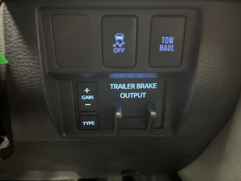 Used 2017 Toyota Tundra SR5 image 24