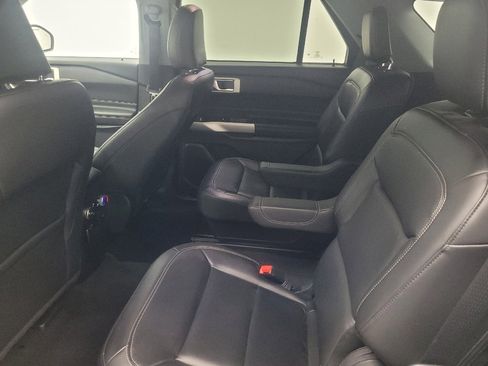 Used 2022 Ford Explorer XLT w/ Equipment Group 202A image 18