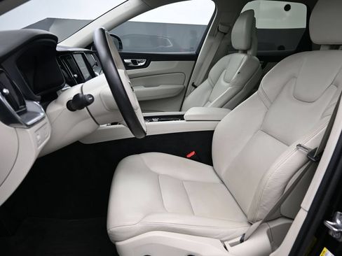 Used 2018 Volvo XC60 T5 Momentum w/ Convenience Package AWD/4WD image 11