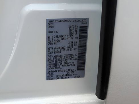 Used 2025 Nissan Frontier SV image 27