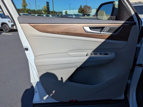 New 2026 Volkswagen Atlas SE image 23