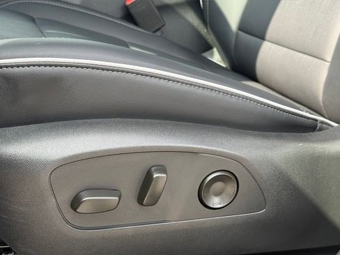 Used 2025 Buick Enclave Preferred image 22