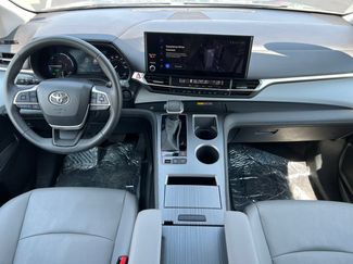 Used 2025 Toyota Sienna XLE FWD video 2