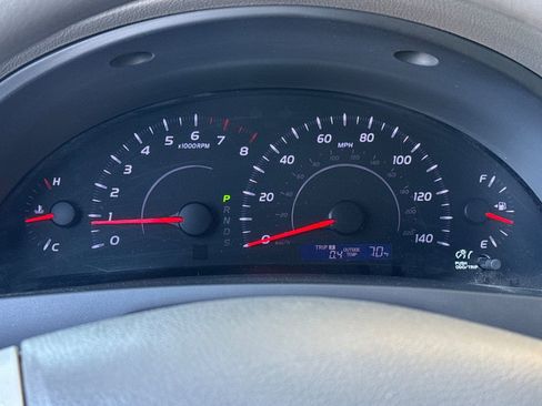 Used 2011 Toyota Camry LE image 34