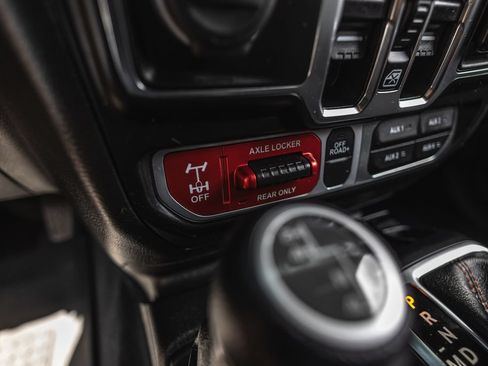 Used 2022 Jeep Gladiator Mojave w/ Trailer Tow Package AWD/4WD image 18