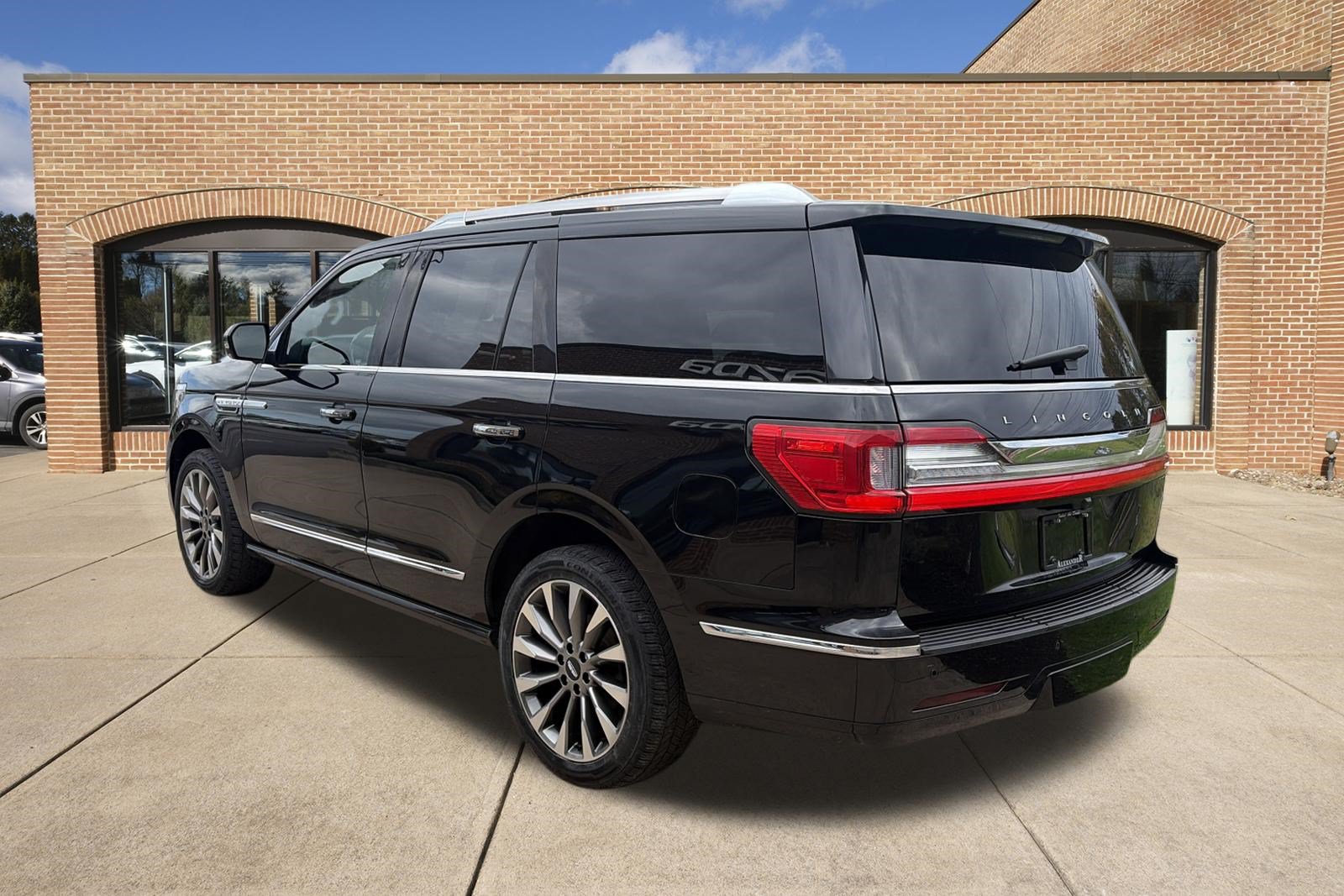 Used 2018 Lincoln Navigator Select AWD/4WD image 6
