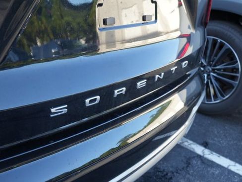 Used 2022 Kia Sorento EX w/ Panoramic Sunroof Package FWD image 11