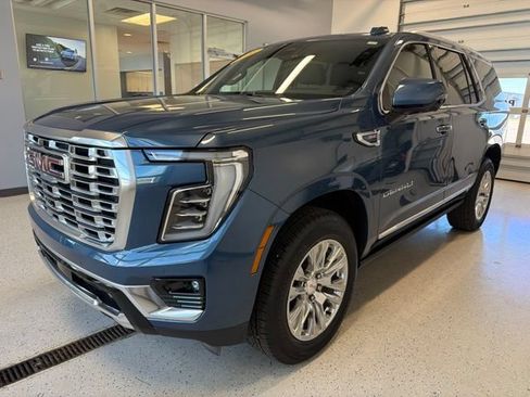 Used 2026 GMC Yukon Denali w/ Sun & Power Step Package AWD/4WD image 6