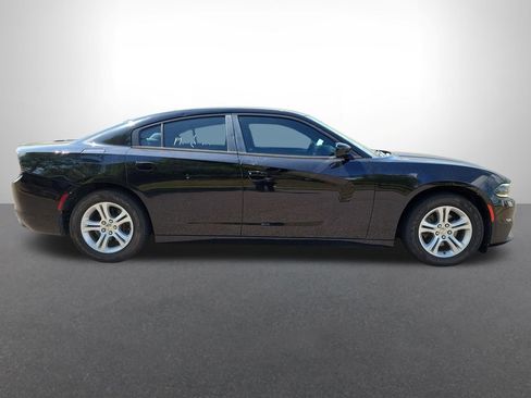Used 2016 Dodge Charger SE RWD image 6