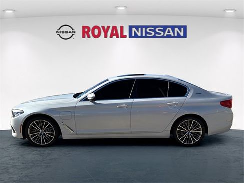 Used 2019 BMW 530e w/ Premium Package image 4