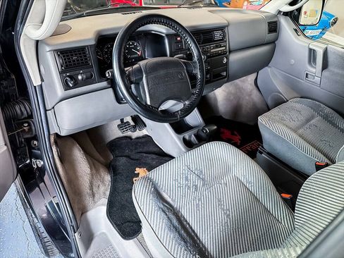 Used 1999 Volkswagen Eurovan GLS FWD image 8