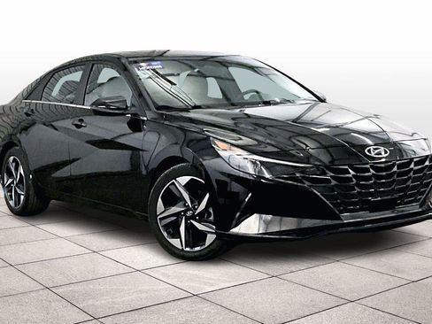 Used 2022 Hyundai Elantra SEL w/ Convenience + Premium Package image 2