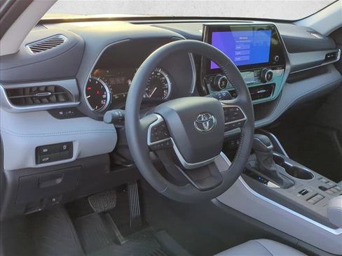 Certified 2026 Toyota Highlander XLE image 11