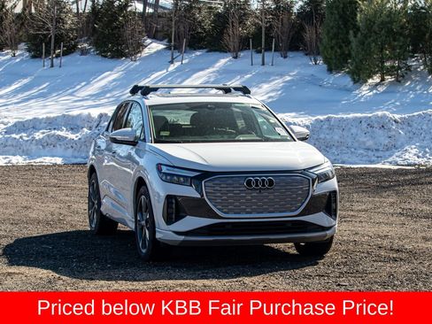 Used 2022 Audi Q4 e-tron Premium Plus image 11