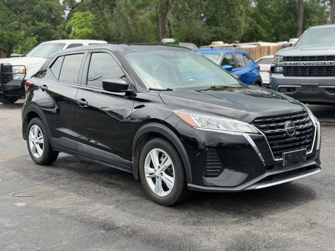 Used 2021 Nissan Kicks S image 4