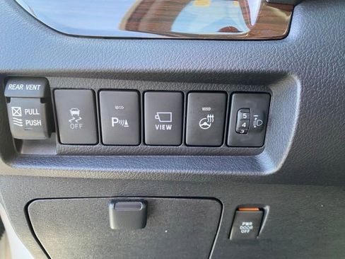 Used 2020 Toyota Sienna Limited Premium AWD/4WD image 29