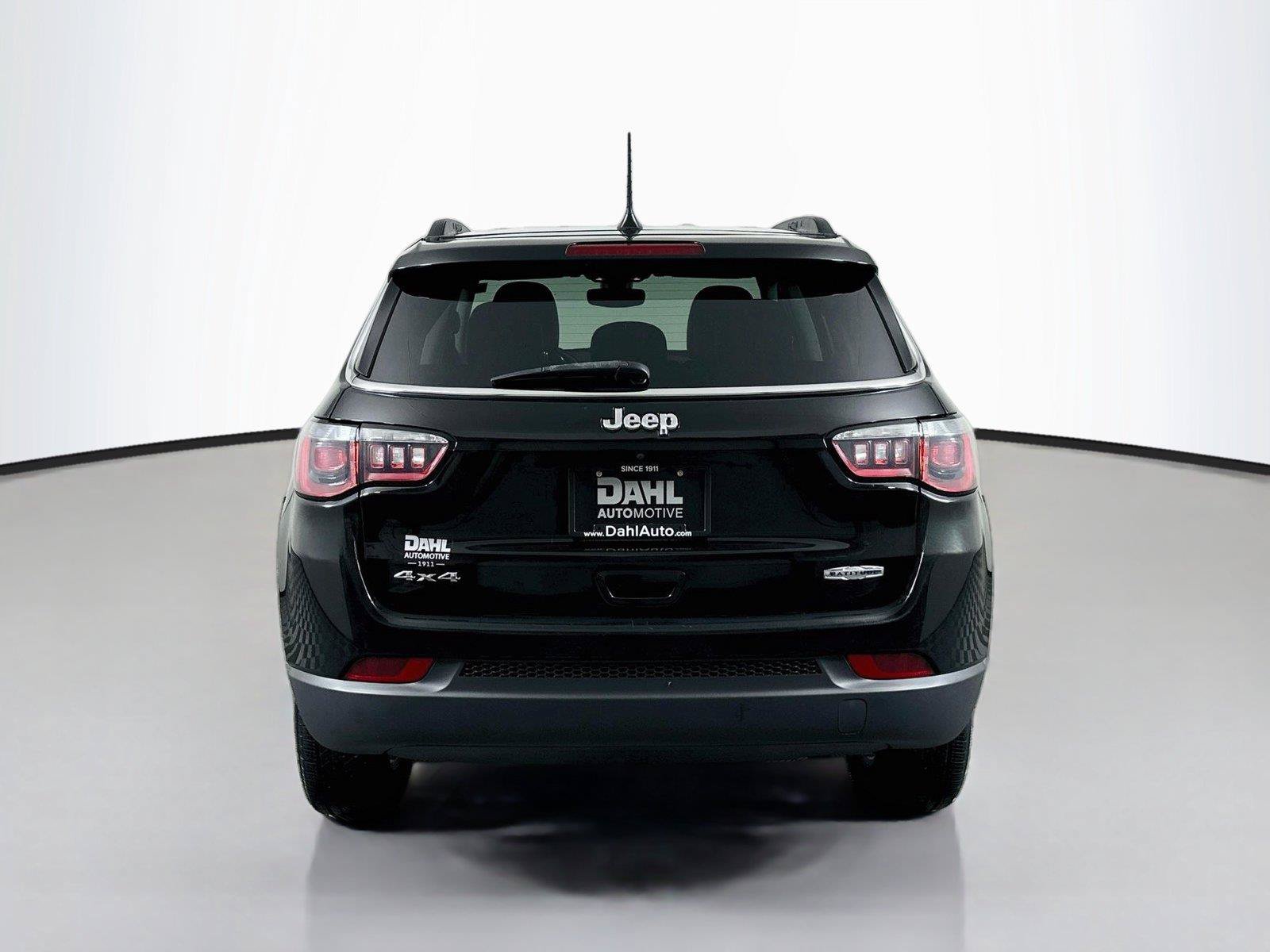Used 2020 Jeep Compass Latitude w/ Cold Weather Group AWD/4WD image 12