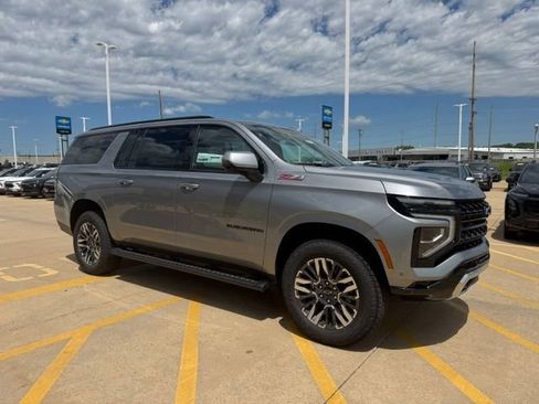 New 2026 Chevrolet Suburban Z71 w/ Comfort Package AWD/4WD image 2
