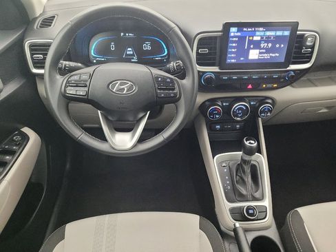 Used 2025 Hyundai Venue SEL FWD image 22