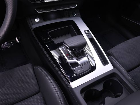 Certified 2025 Audi Q5 e Premium Plus w/ Premium Plus Package AWD/4WD image 17