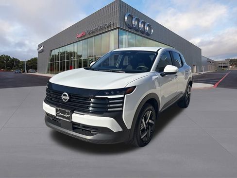 Used 2025 Nissan Kicks SV image 1